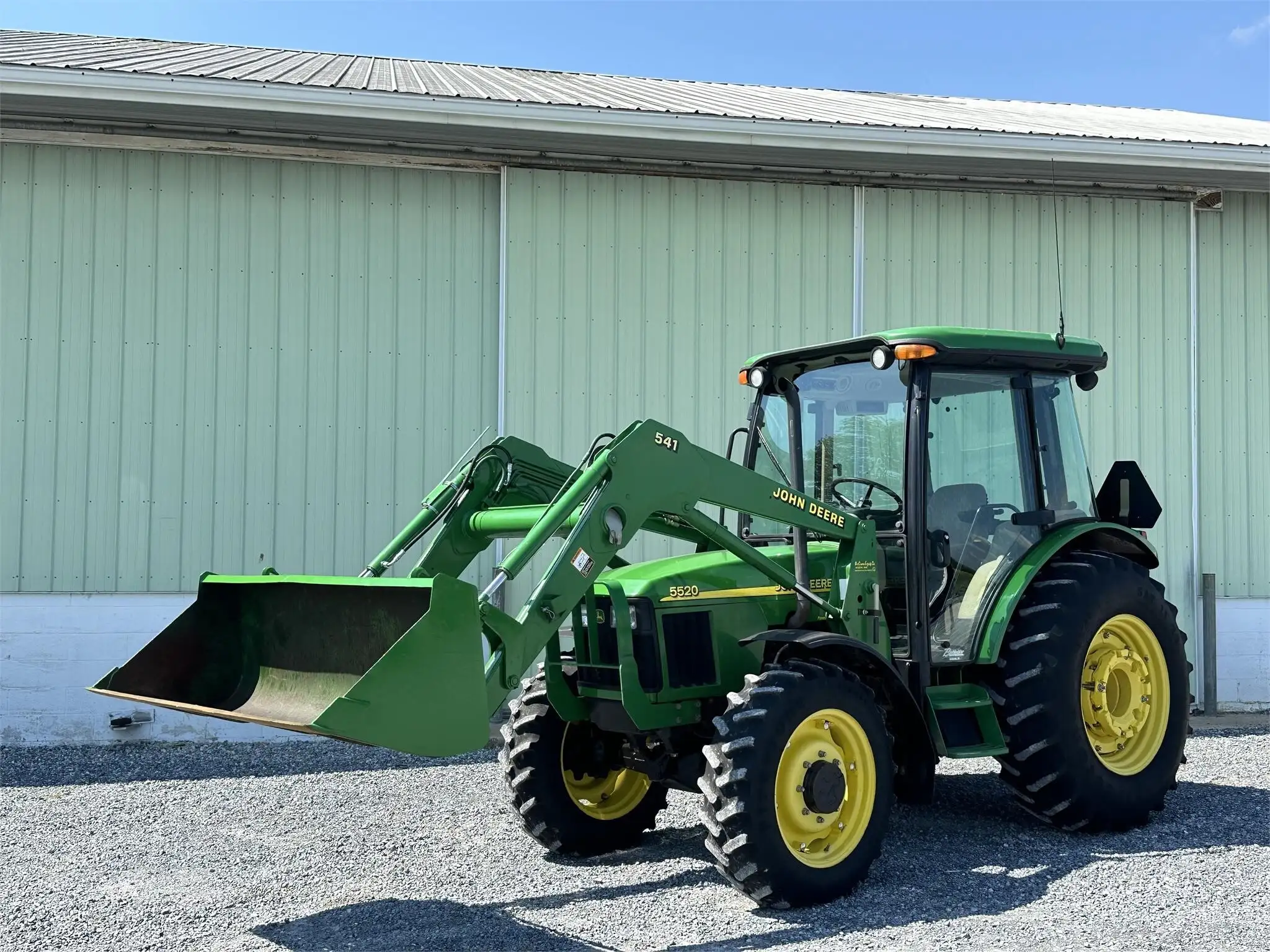 2004 John Deere 5520 MFWD Tractor